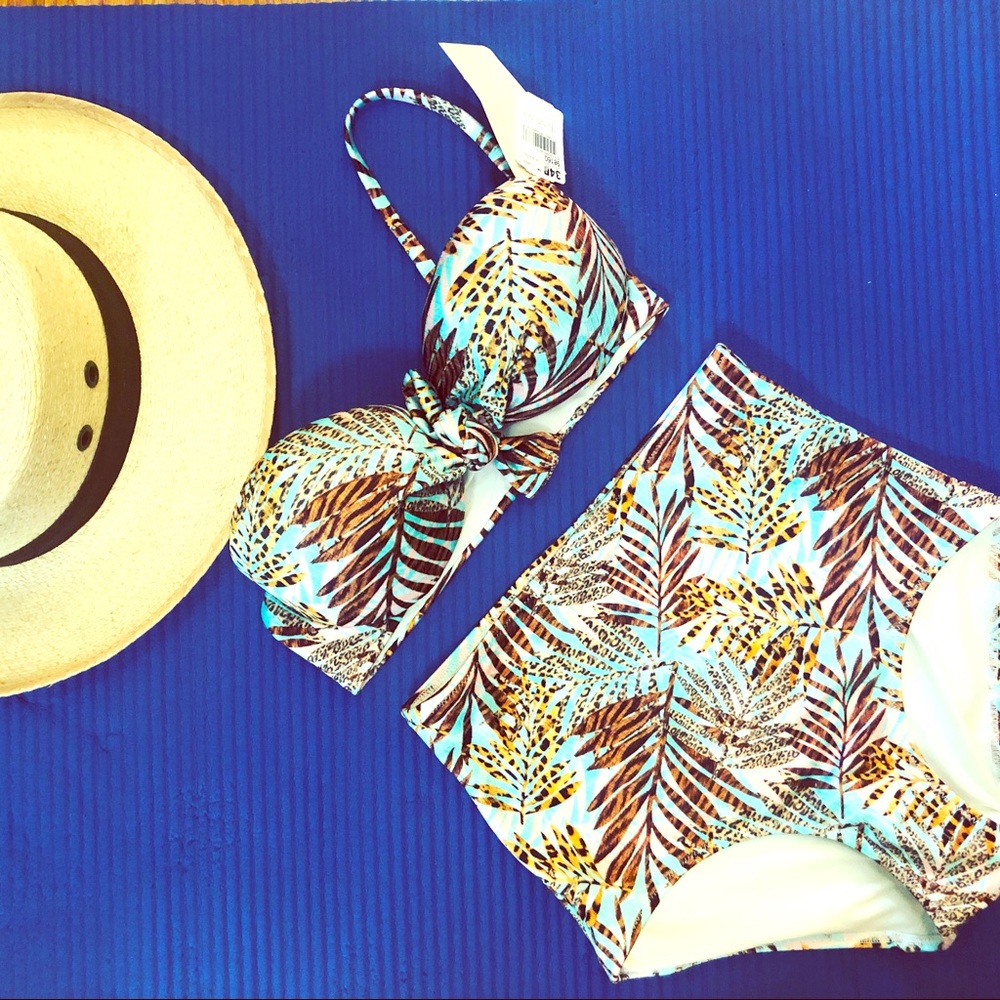 Two piece strapless swim suit